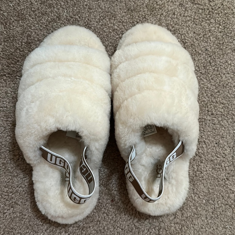 Ugg crème colored slippers